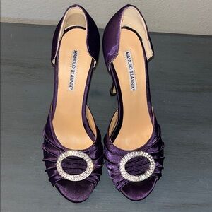 Manolo Blahnik Hangisi  Deep Purple Satin Jewled Heels sz 37 (US 7) NWOT